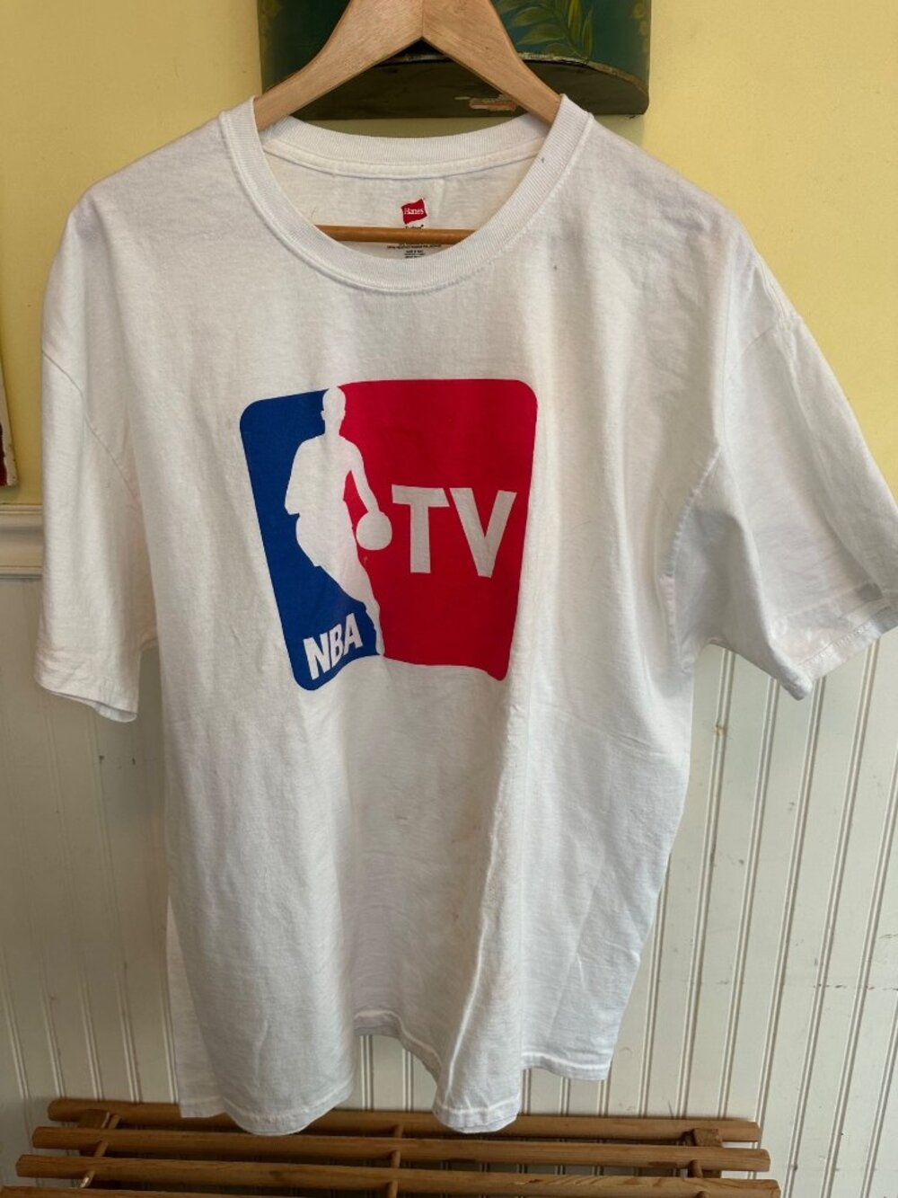 NBA TV White Graphic T-Shirt Hanes Tagless XL 100% Cotton Casual Sportswear VTG